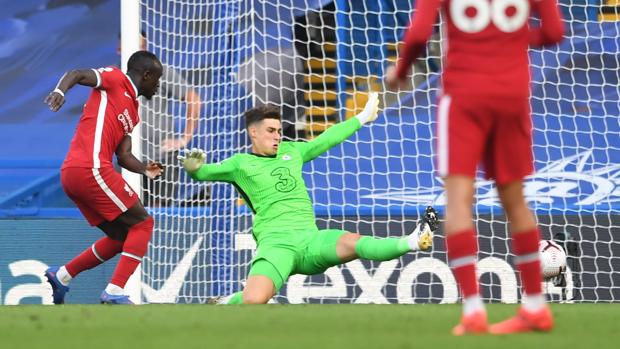 Sadio Mané aprovecha otro error garrafal de Kepa