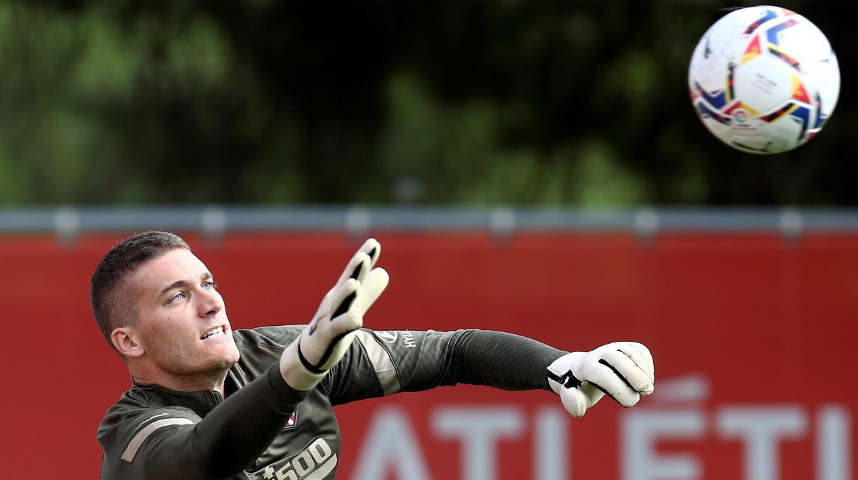 Grbic, nuevo portero del Atlético, durante un entrenamiento