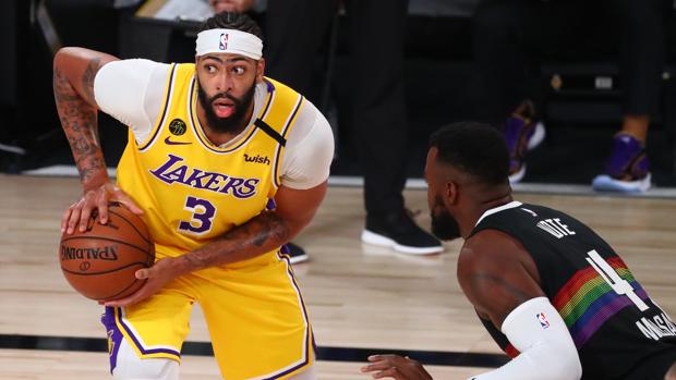 Anthony Davis deja a los Lakers a un triunfo de las Finales