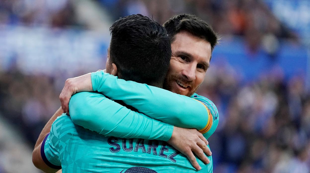 Messi y Suárez celebran juntos un gol