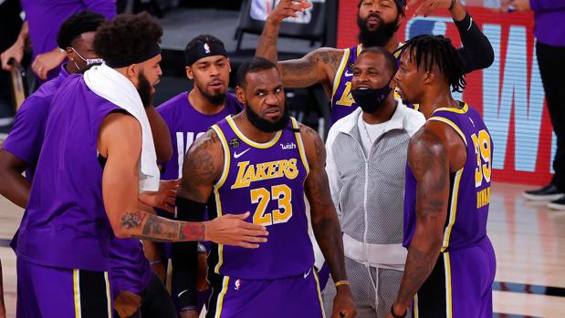 Las apuestas ven una serie «fácil» para los Lakers