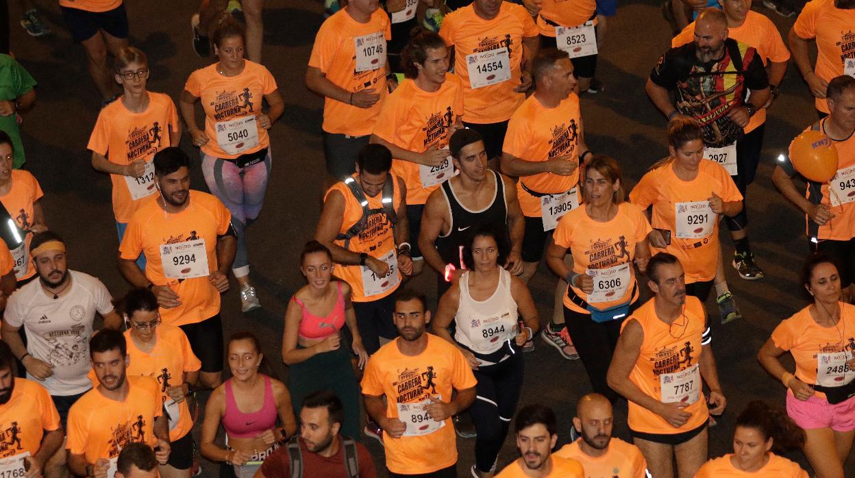 Participantes en la carrera Nocturna de Sevilla 2019