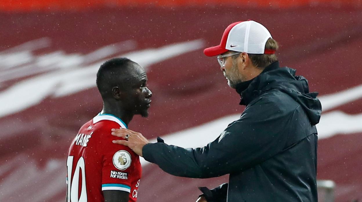 El jugador del Liverpool Sadio Mané, positivo por coronavirus