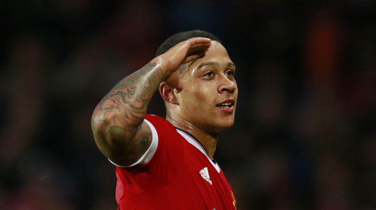 Memphis Depay celebra un gol