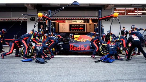 Red Bull, cambiar ruedas a la velocidad de la luz