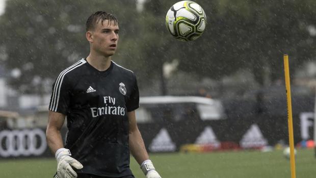 Lunin da positivo por coronavirus con su selección