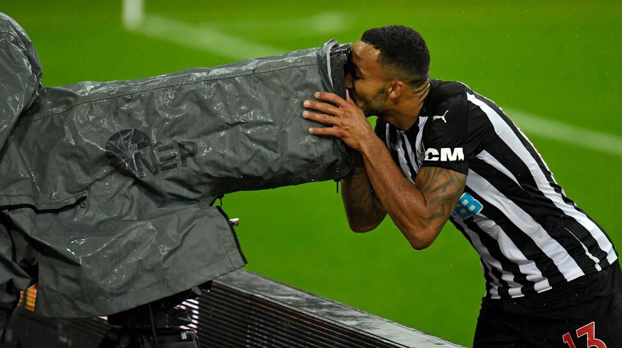 Ante la falta de público, la Premier League potencia los partidos de pago por visión