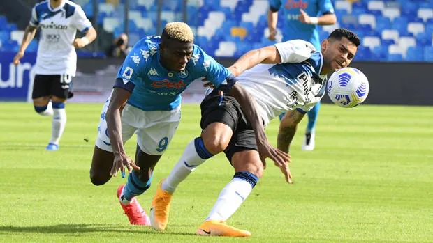 Lozano firma doblete en la goleada del Nápoles al Atalanta