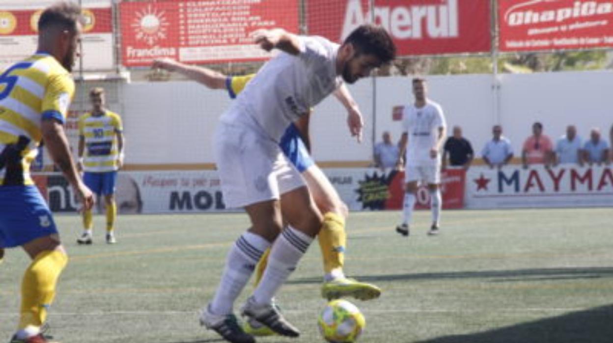 Lance del juego del duelo de la pasada campaña entre el CD Utrera y el Coria CF