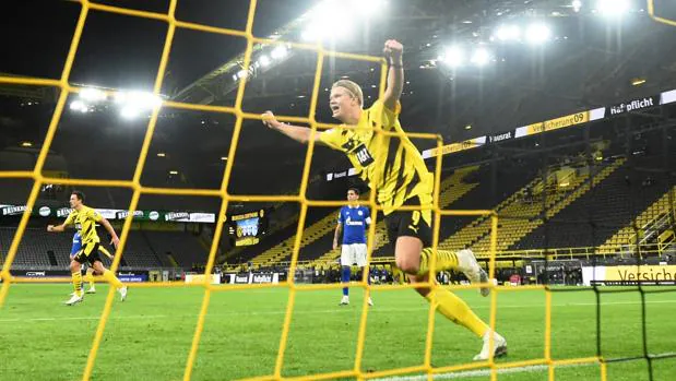 El Dortmund golea al Schalke en el derbi del Ruhr