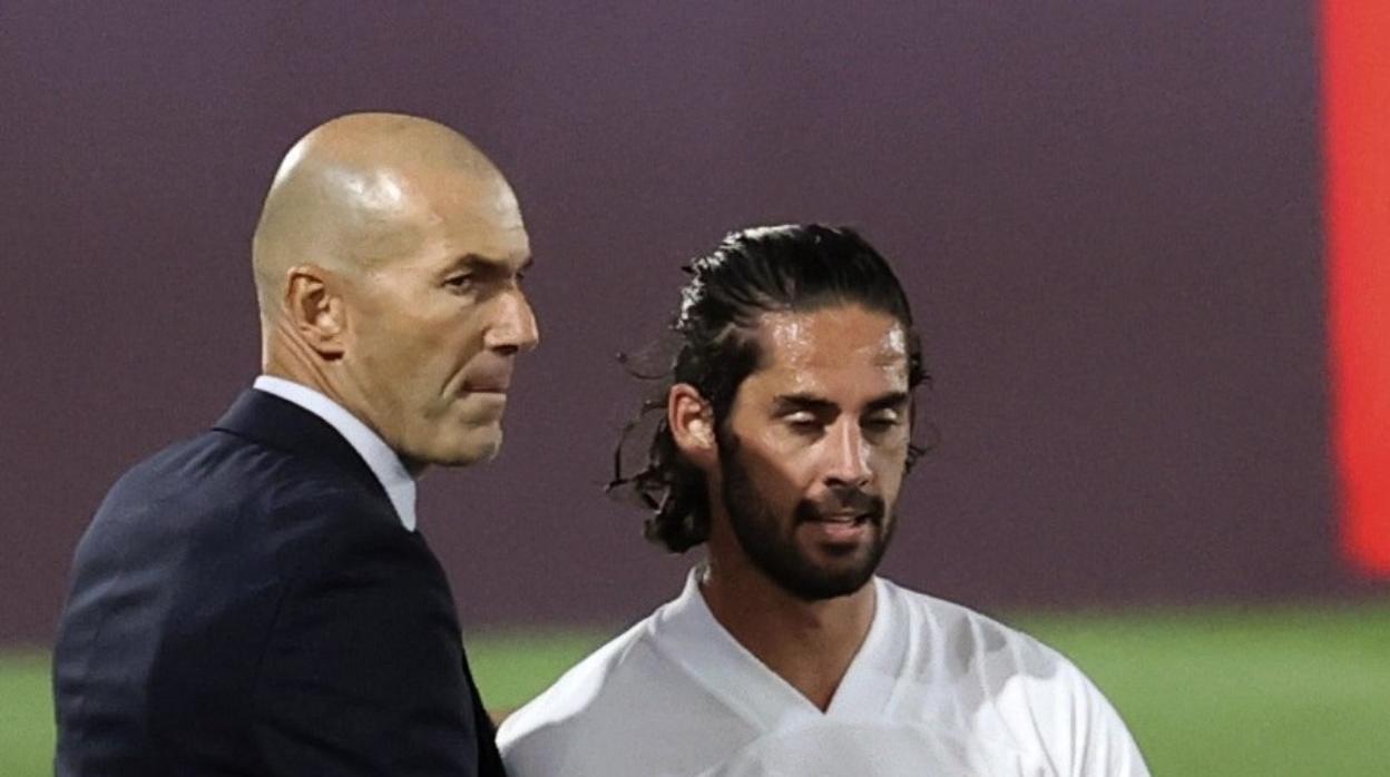 Isco, «cazado» en el Camp Nou hablando de los cambios de Zidane