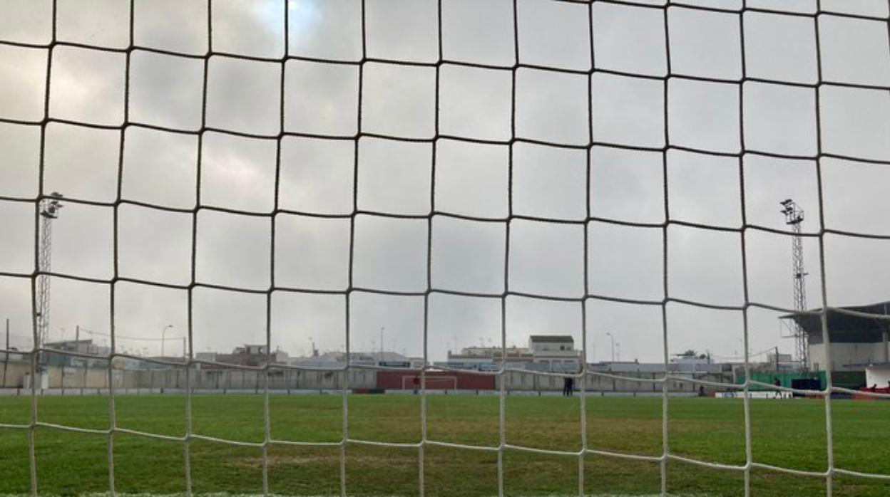 El estadio San Sebastián de la Puebla del Río acogió el partido entre el Puebla y el J. D. Bormujos tras más de 230 días sin albergar un partido oficial