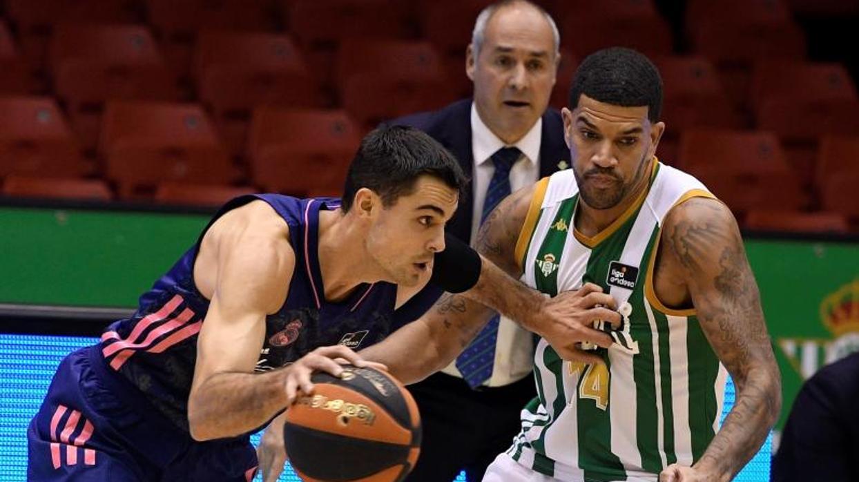 Campazzo y Carroll lideran al Madrid ante un perdido Betis