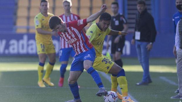 El Sporting agradece los regalos del Alcorcón