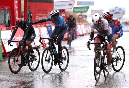 Ciclistas en la nieve y tenistas con cazadora: así luchan contra la revolución de la pandemia