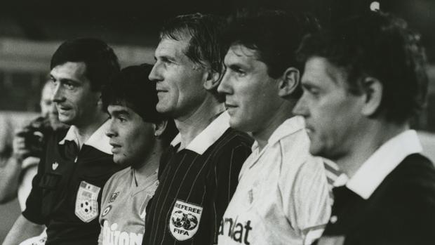 Santillana, rival de Maradona: «Le admiraba, tenía una zurda de oro, fue el mejor jugador de mi época»