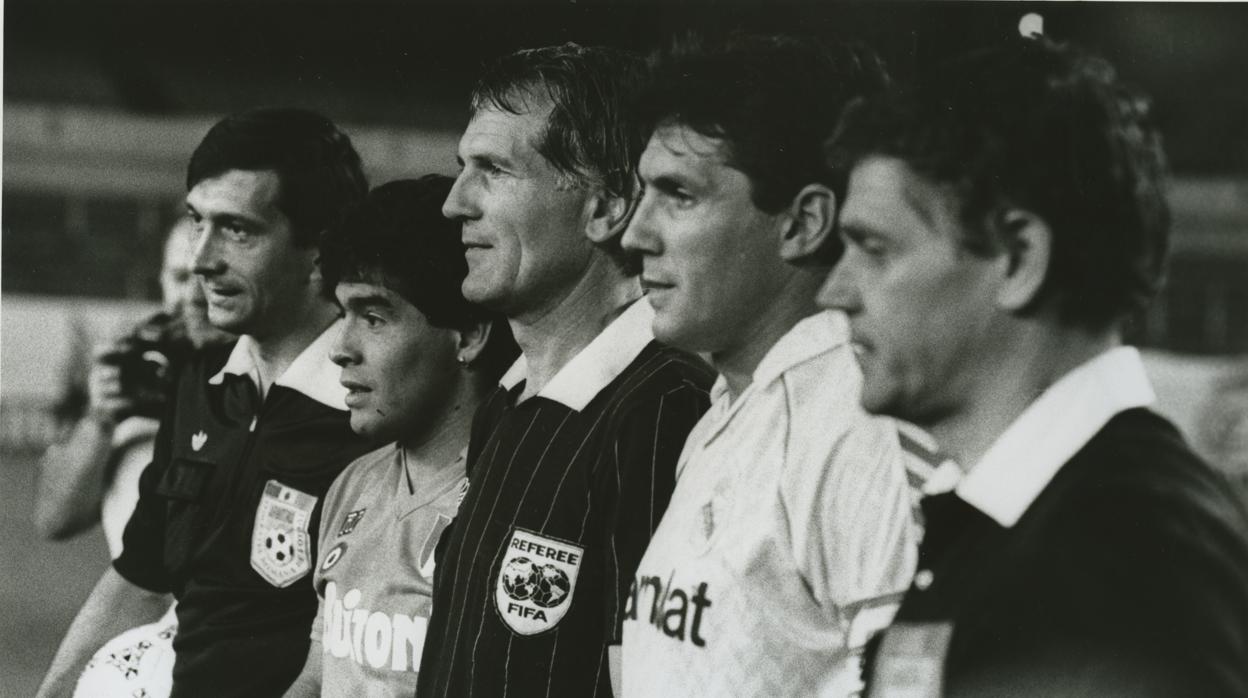 Santillana y Maradona en 1987, en el partido Real Madrid-Nápoles que ganaron los blancos 2-0