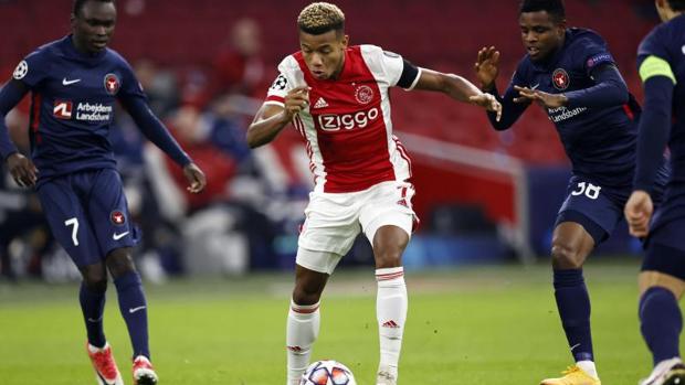 El Ajax golea al colista