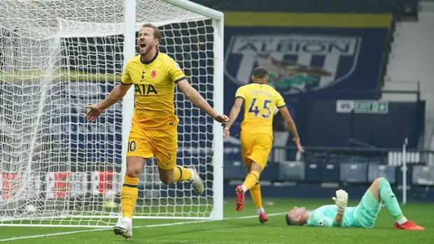 Kane rescata y pone líder al Tottenham