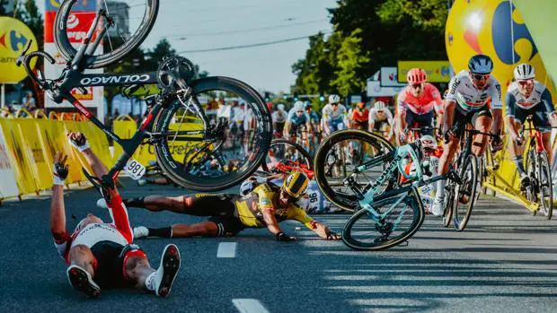 La UCI suspende 9 meses a Groenewegen por provocar el duro accidente de Jakobsen