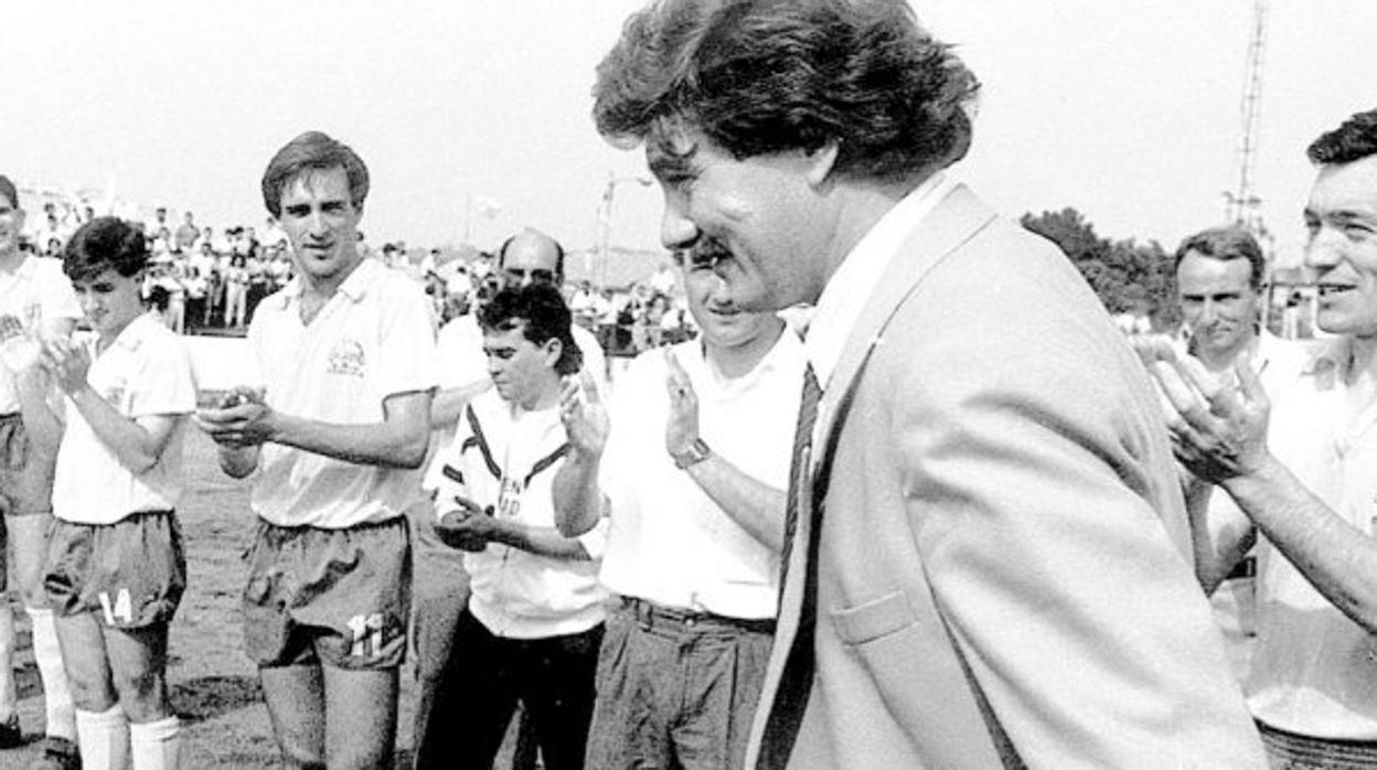 Sito Miñanco como presidente del Cambados celebrando el ascenso a Segunda B