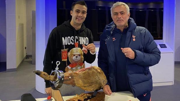 ¿Por qué le ha regalado Mourinho a Reguilón un jamón de 500 libras?