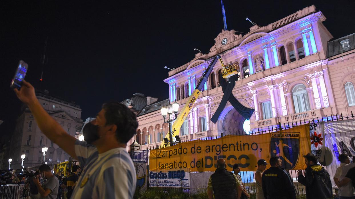 Aficionados ante la Casa Rosada