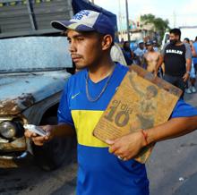 Un hincha, con recuerdos de Maradona