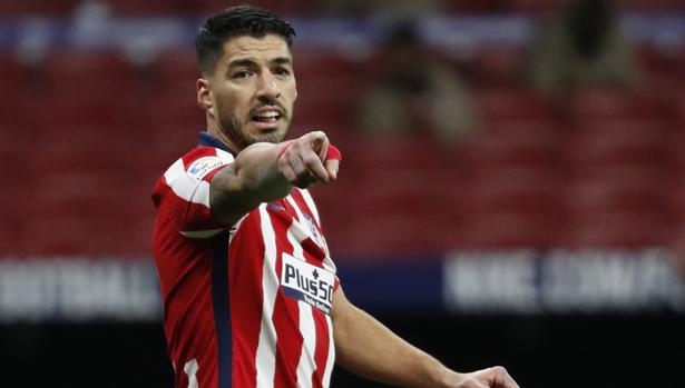 Luis Suárez sostiene al Atlético en la cima