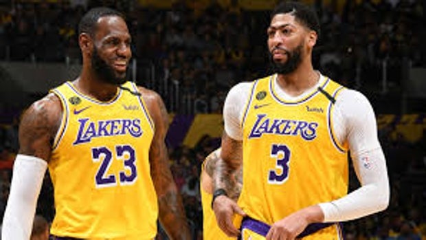 Los Lakers blindan su columna vertebral