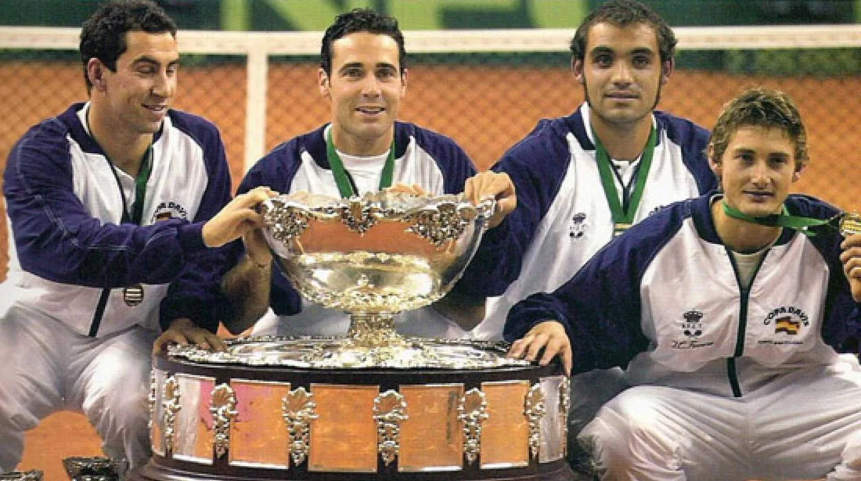 Costa, Corretja, Balcells y Ferrero, con la Davis de 2000