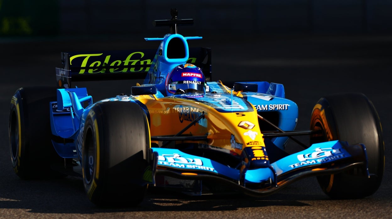 Alonso vuelve a pilotar el Renault campeón mundial en 2005