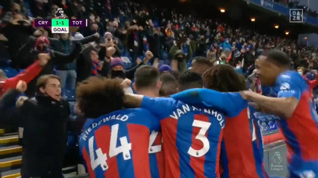 Polémica celebración del Crystal Palace con sus hinchas