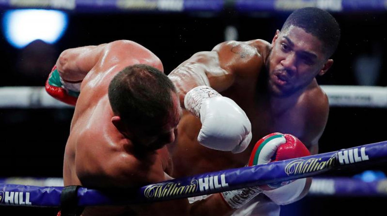 El demoledor directo con el que Joshua noqueó a Pulev