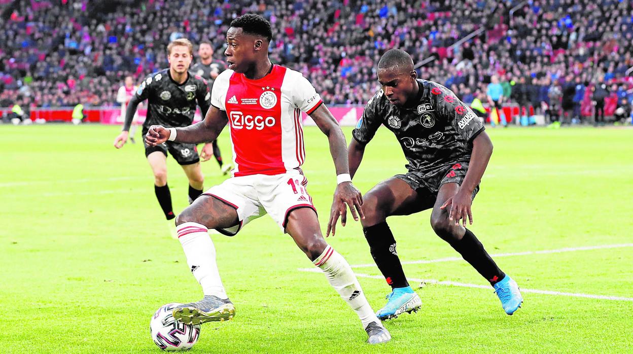 Detienen a un jugador del Ajax por ser sospechoso de apuñalar a una persona