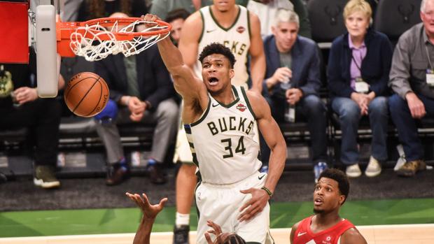 Antetokounmpo, del «top manta» a ser el jugador mejor pagado de la NBA