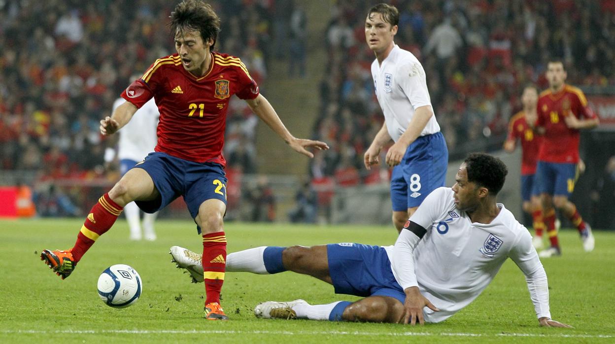 Lescott, en un partido contra España