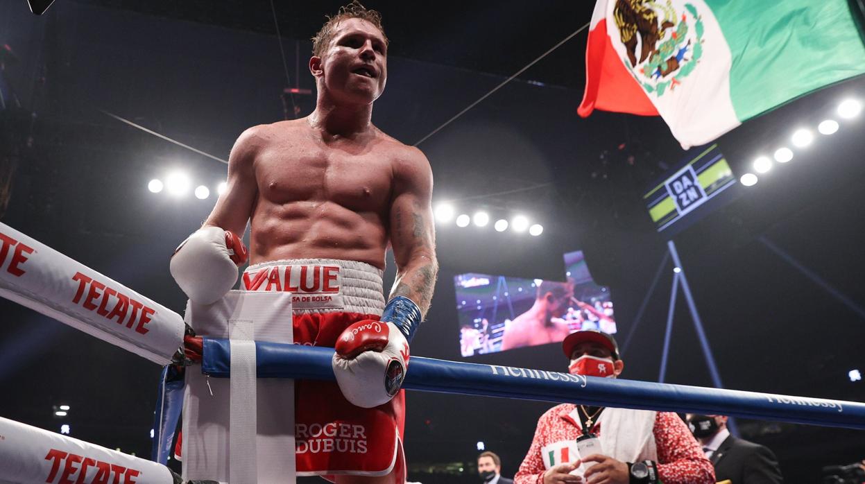 Canelo atropella a Callum Smith