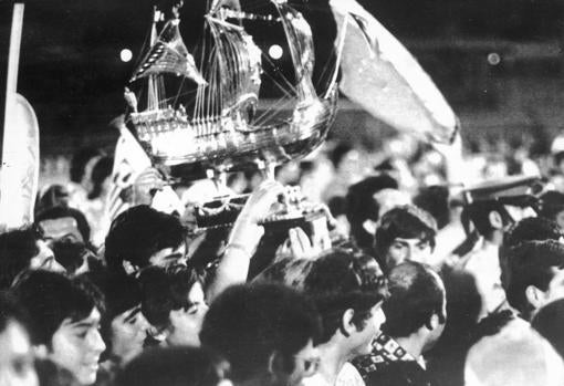 Las leyendas de los torneos de verano: del abucheo a Cruyff en Riazor al berrinche del Bayern en Huelva