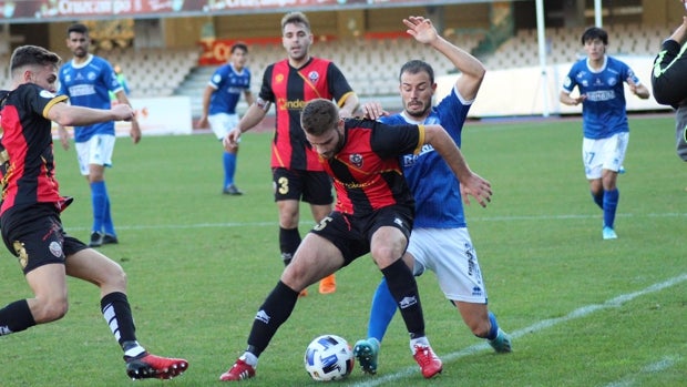 Póquer de goles del Castilleja para derrotar al Coria (0-4)