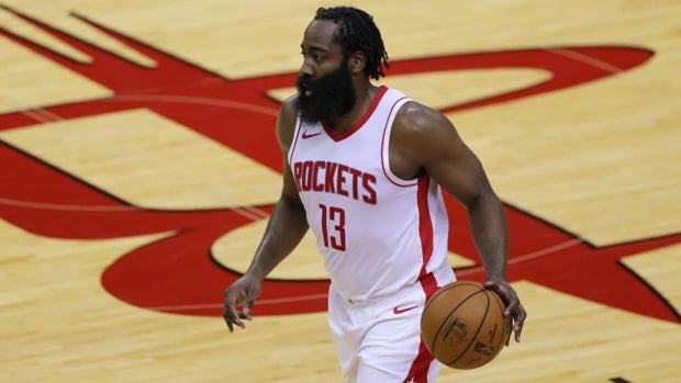 Multazo a James Harden por su fiesta en un club de striptease