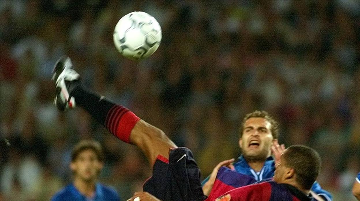 Rivaldo ejecuta una chilena