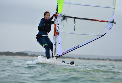 Gran igualdad en la Regata de Año Nuevo en la bahía de Cádiz