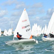 Gran igualdad en la Regata de Año Nuevo en la bahía de Cádiz