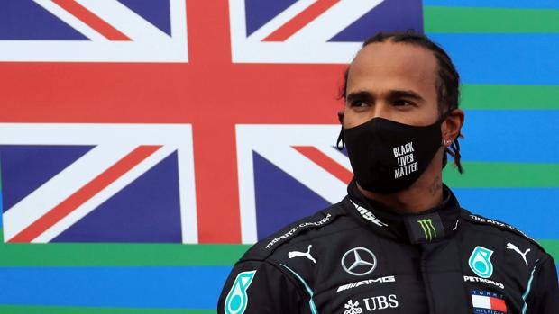 Hamilton y Mercedes se enquistan en la renovación