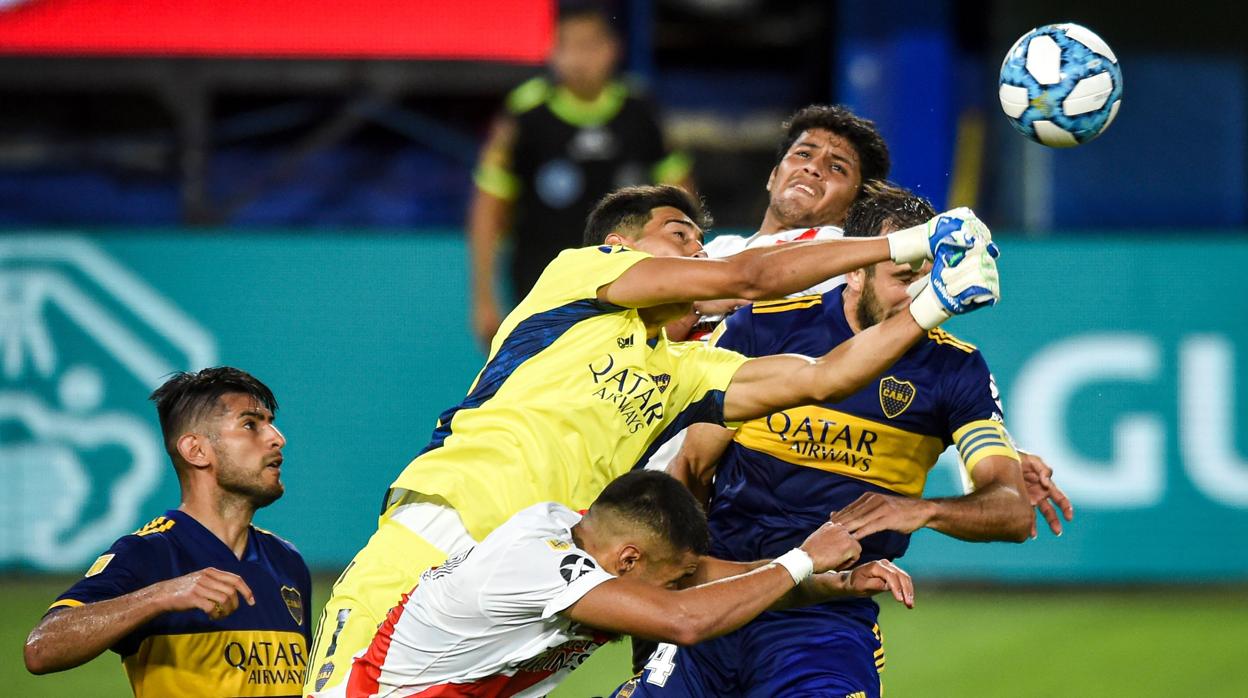 Momento del partido entre River y Boca