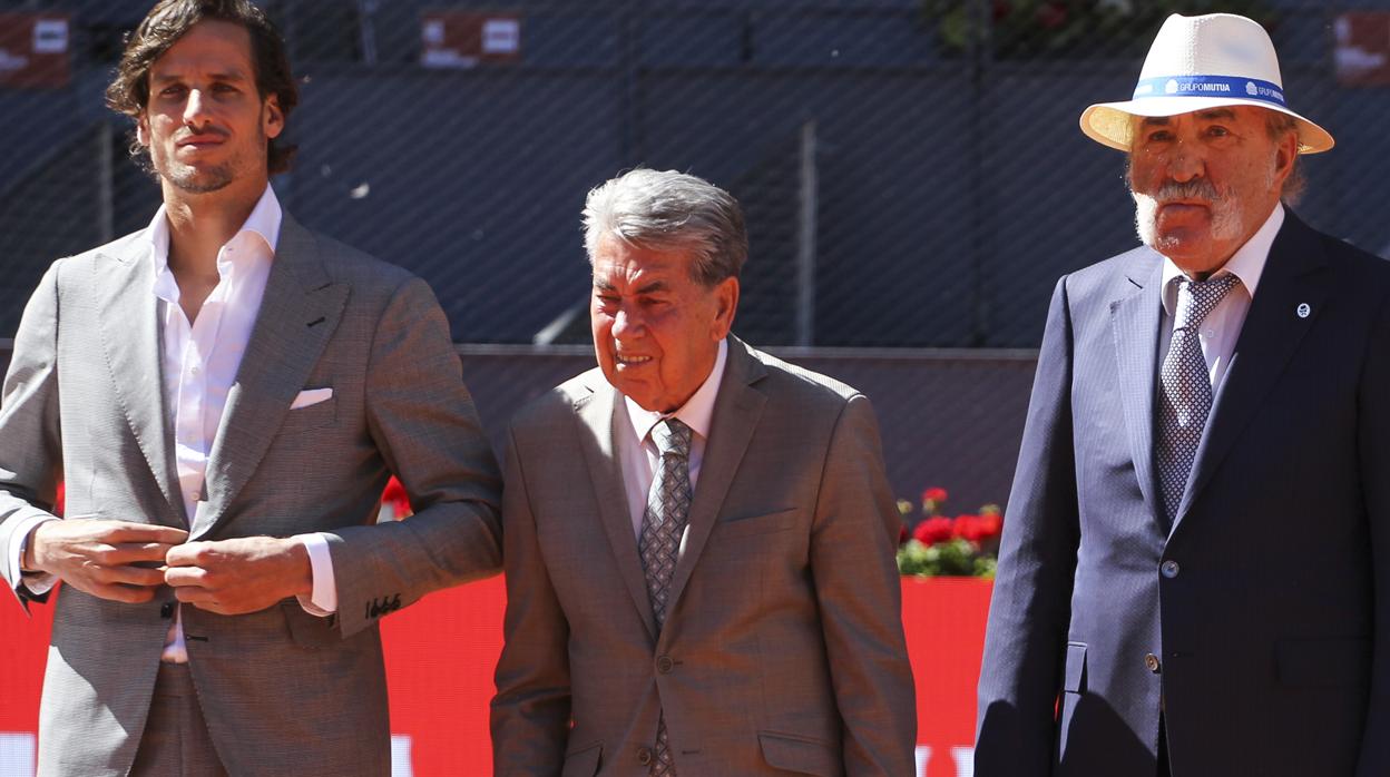 Feliciano López, Manolo Santana y Ion Tiriac, durante el Mutua Madrid Open del pasado curso