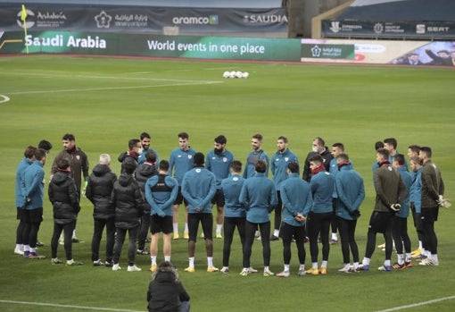 El Athletic de Bilbao se conjura ayer en el césped de La Cartuja