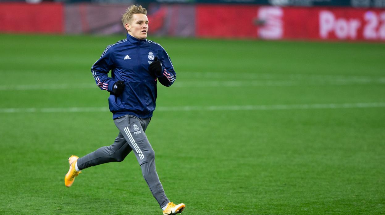 Odegaard, entrenando tras el partido contra el Athletic de la Supercopa de España