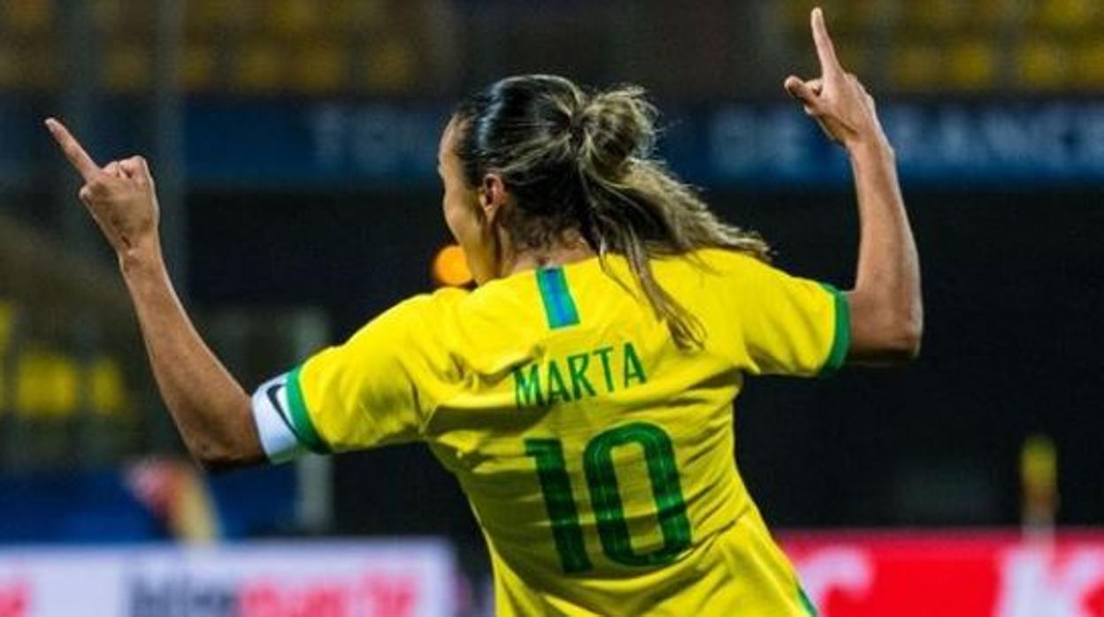 Marta, en un partido con la selección de Brasil